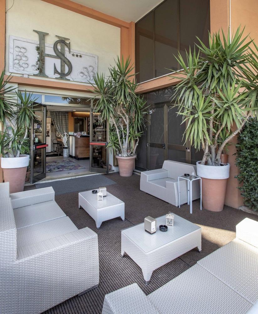 Hotel Solarium チヴィタノーヴァ・マルケ エクステリア 写真